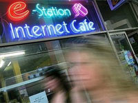 Phái đẹp có thể bỏ sex để shopping trên mạng